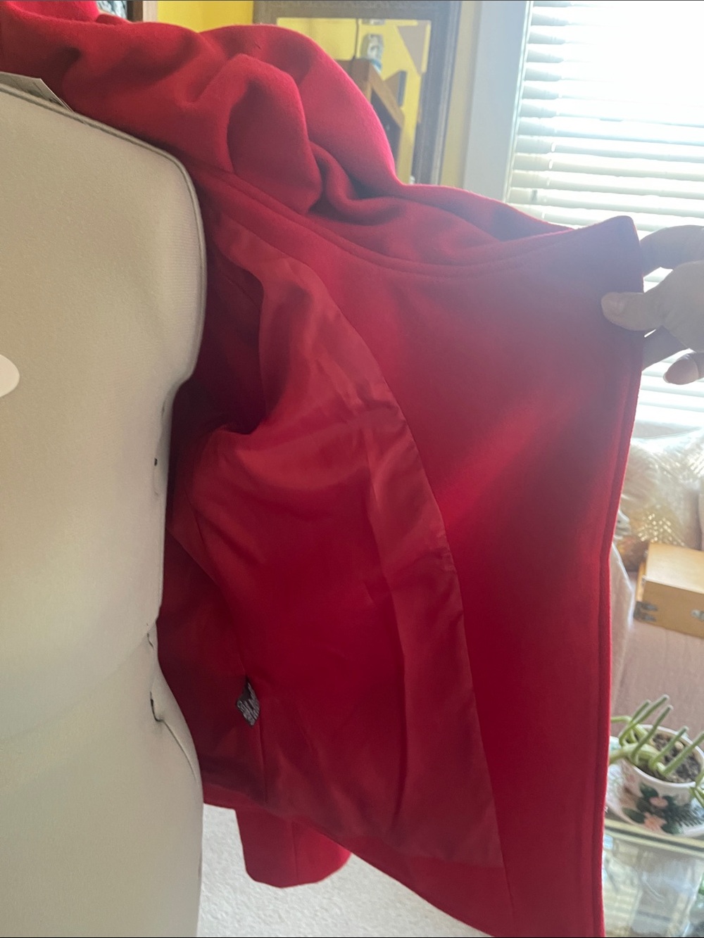 Red Draped-Collar Pea (like) Coat - Picture 4 of 7